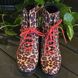 SO Kohl's Boho Leopard Print Fabric Combat Boots Red Laces Zip Up Side Size 6.5